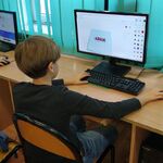 Uczeń projektuje model 3d