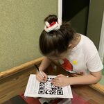 Zdjęcie przedstwia zajęcia uczniów podczas nocy spędzonej w szkole