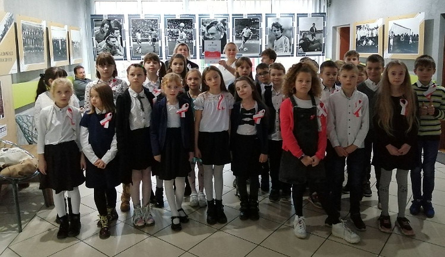 Uczniowie na Wojewódzkim Przeglądzie Pieśni Patriotycznych