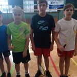 w Udział uczniów naszej szkoły Igrzyskach Dzieci Miasta Białegostoku w badmintonie - na zdjęciu chłopcy