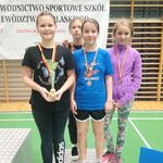 Udział uczniów naszej szkoły Igrzyskach Dzieci Miasta Białegostoku w badmintonie - dziewczęta z medalami