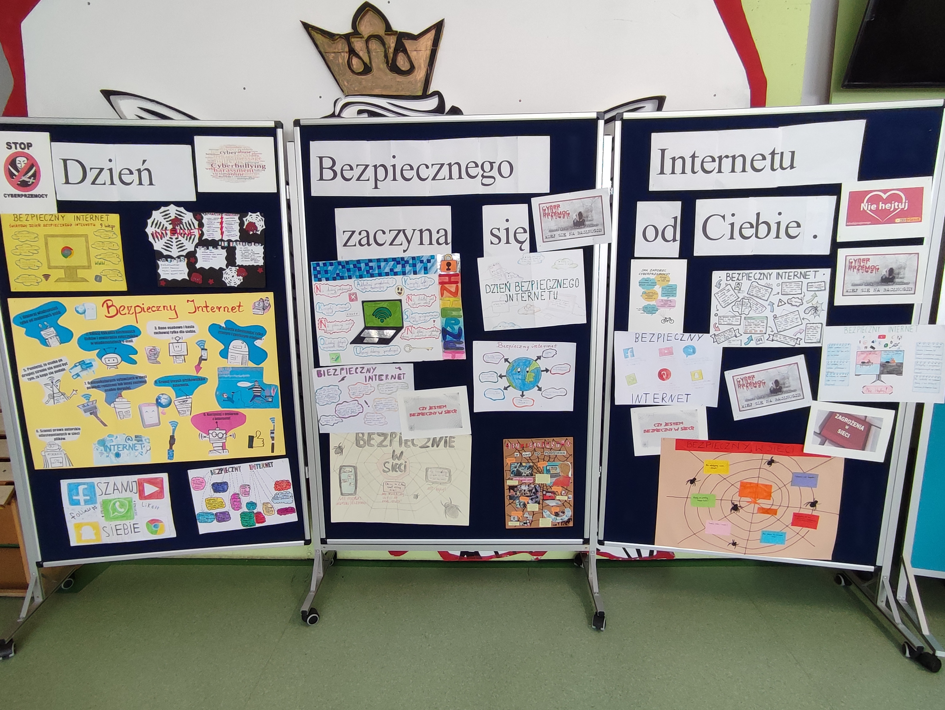 Dzień Bezpiecznego Internetu w szkole - wystawa prac