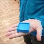 Uczeń prezentuje wydrukowany tangram chiński