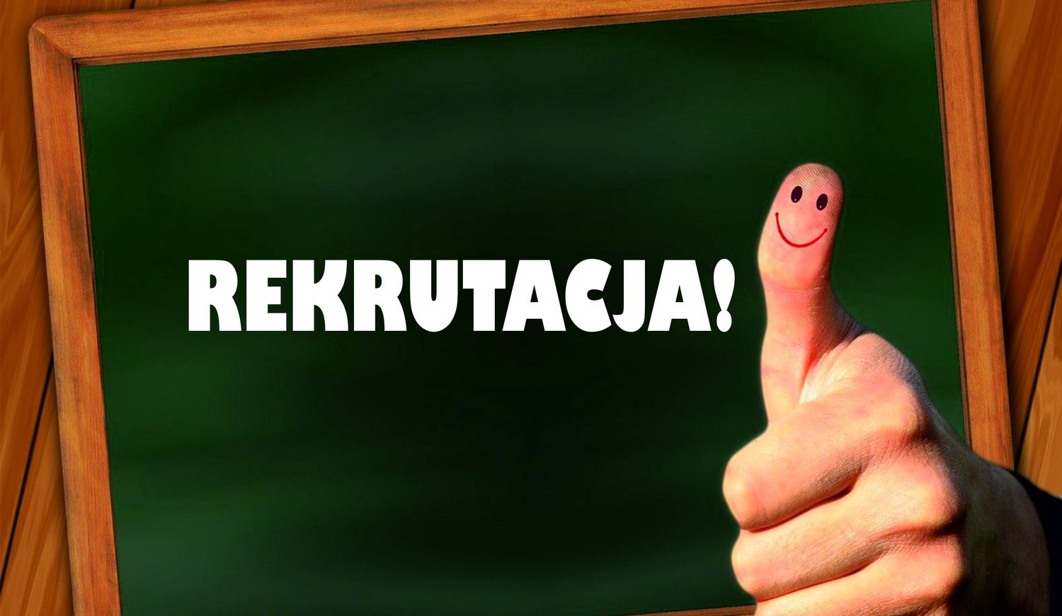 Tablica szkolna z napisem "Rekrutacja"