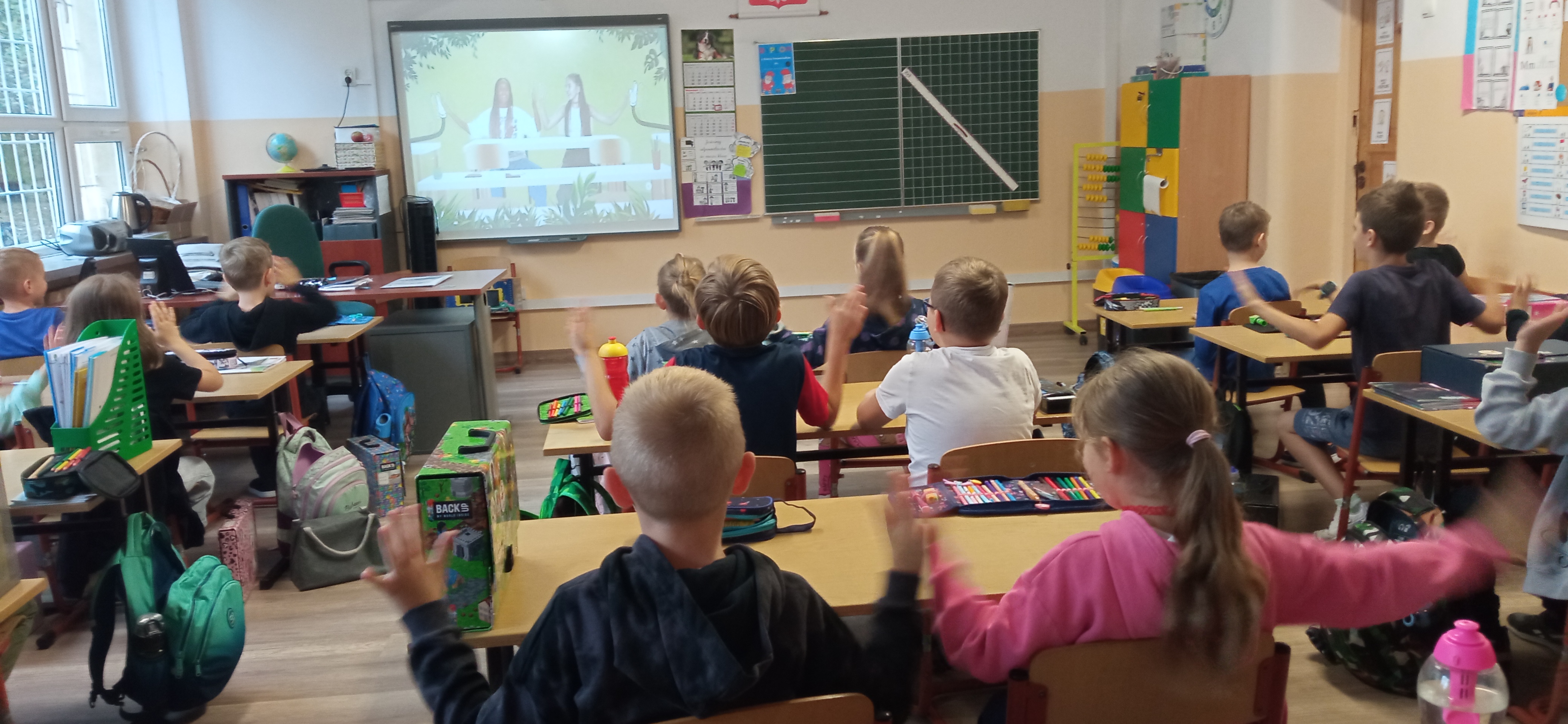 Zajęcia w klasie przed ekranem