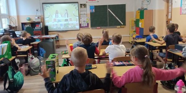 Zajęcia w klasie przed ekranem