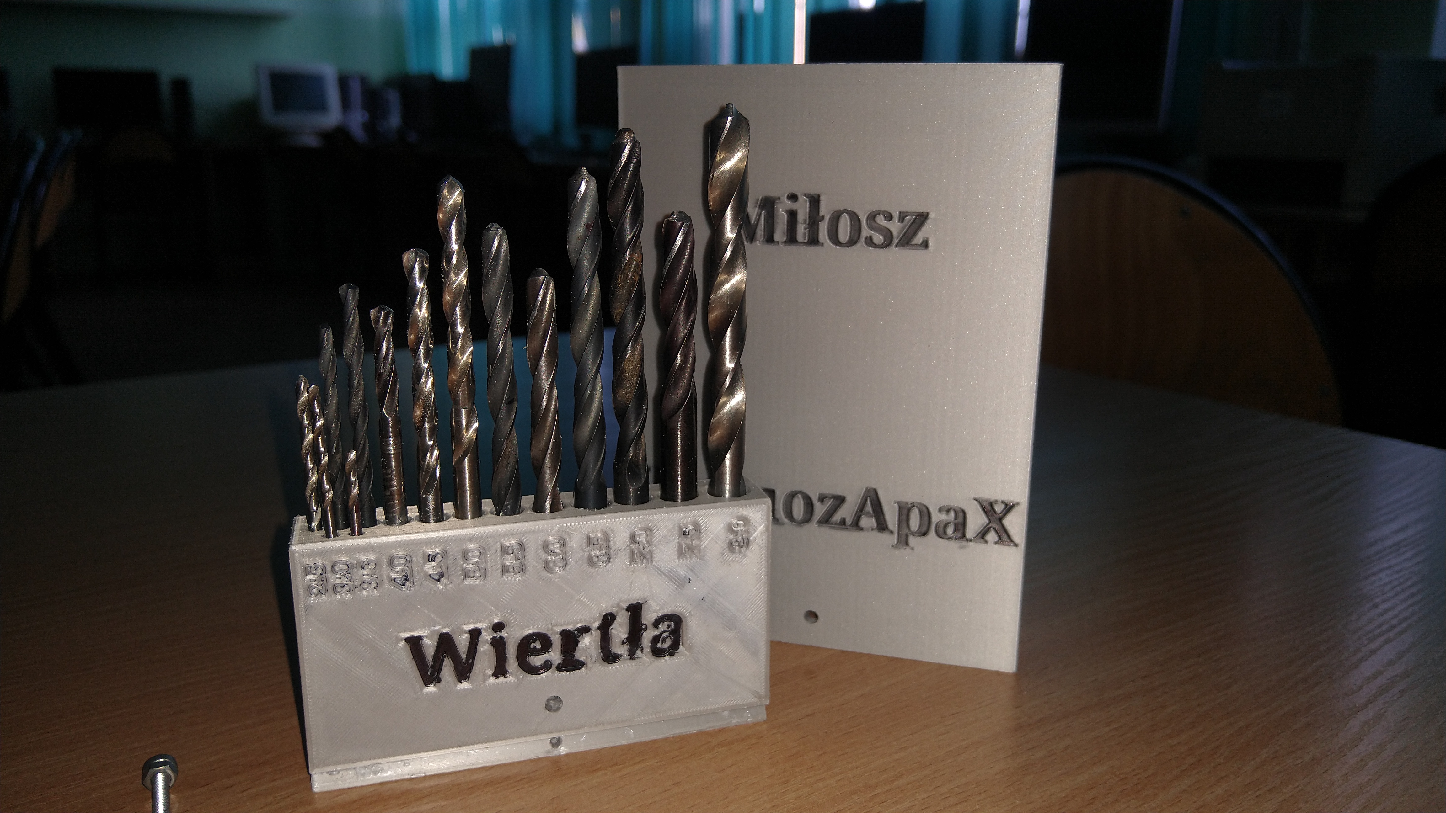 Pudełko na wiertła z wiertłami