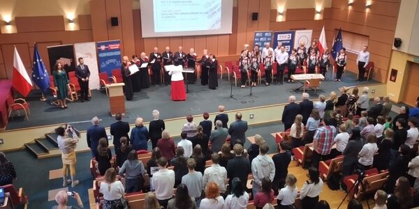 Koncert - śpiew hymnu