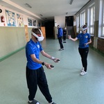 Uczniowie w okularach VR