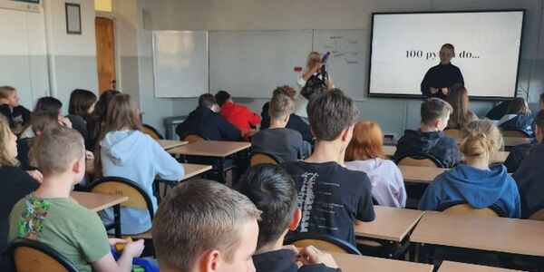 Spotkanie projektowe w sali