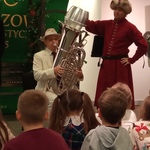 Spektakl - trębacz na scenie