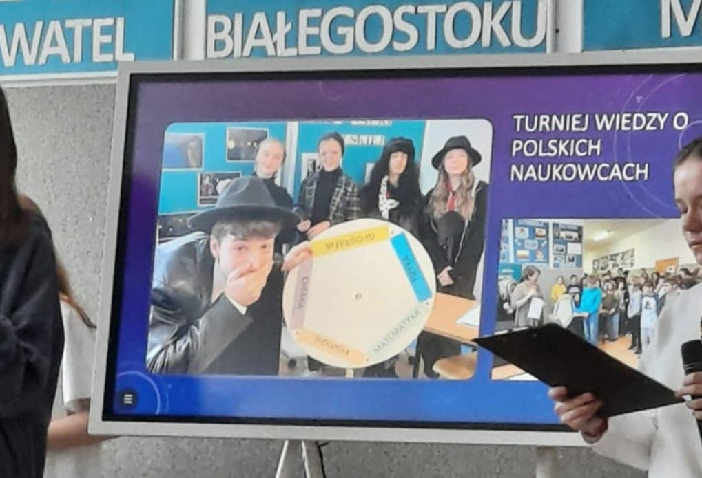 Uczniowie prowadzą Dzień Nauki