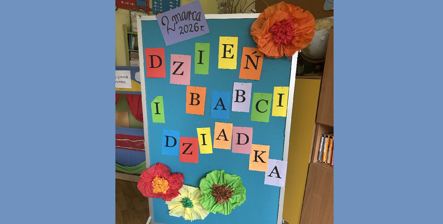 Tablica stojąca z napisem: 2 marca Dzień Babci i Dziadka